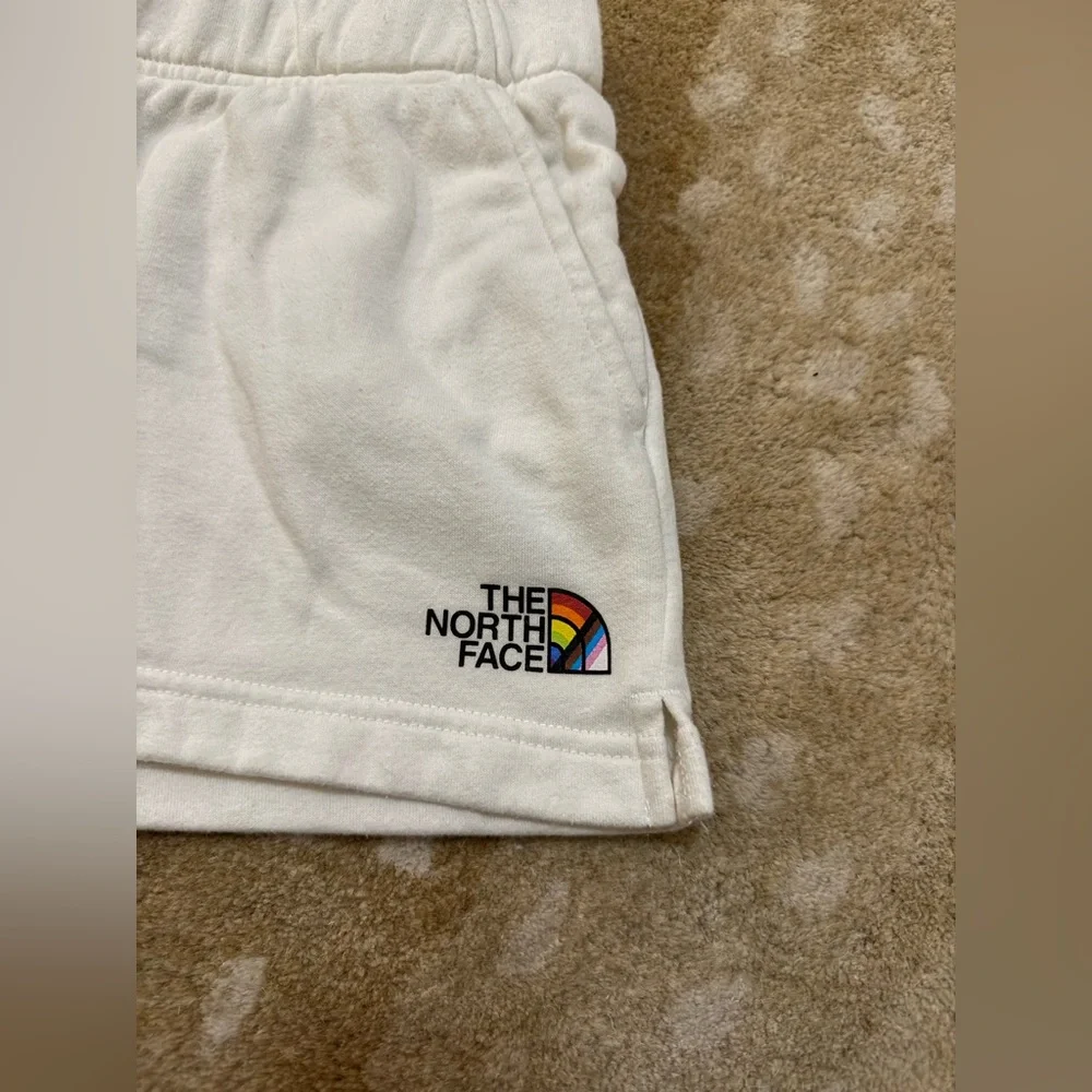The North Face white rainbow logo elastic waistband shorts women’s size XL SOLD - Picture 3 of 5